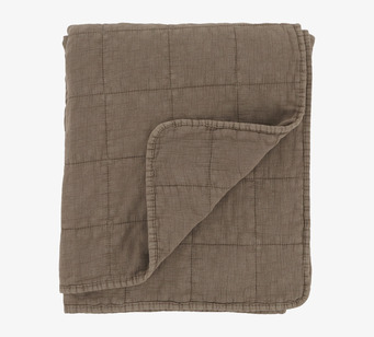 Bild av quilt med jordnära färg och subtilt mönster