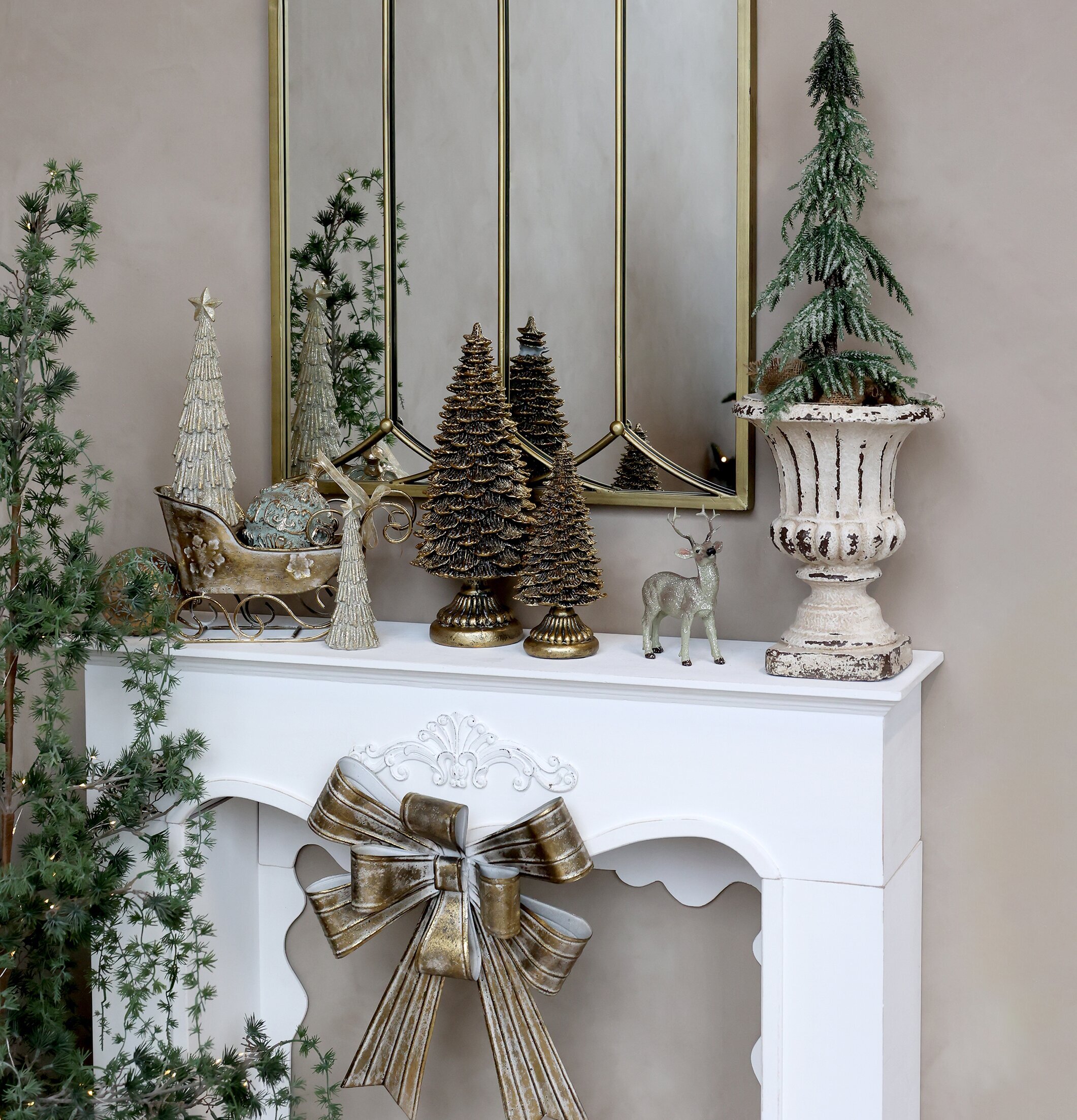 Fransk Öppen Spis Antikvit från Chic Antique med dekorationer