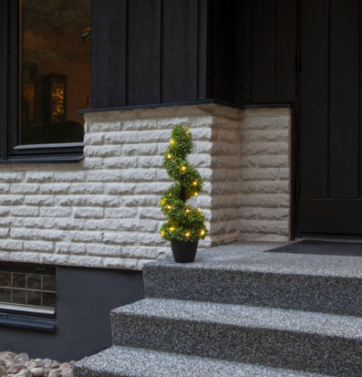 Bild av entré med spiralformat dekorationsträd