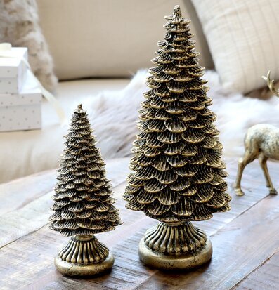 Bild av juldekorationer i ett varmt vardagsrumstema