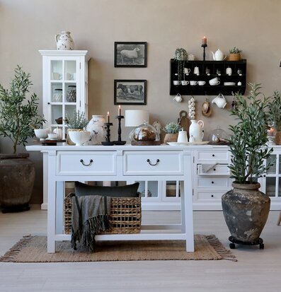 Bild av lantligt vardagsrum med hemtrevlig atmosfär