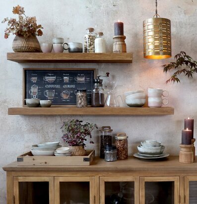 Bild av stilfull och harmonisk inredning med trädetaljer