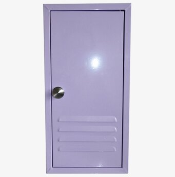 Bild av stilrent ljuslila nyckelskåp med metallknopp