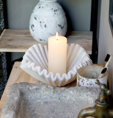 Bild av stämningsfull scen med antik och modern stil