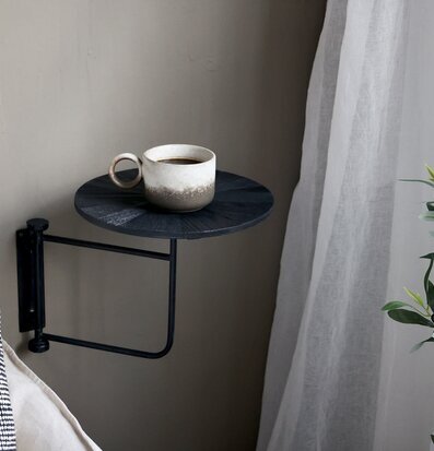 Bild av stilfullt väggbord med antik finish