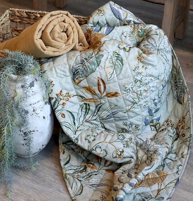 Bild av quilt med naturligt tema och rustik känsla