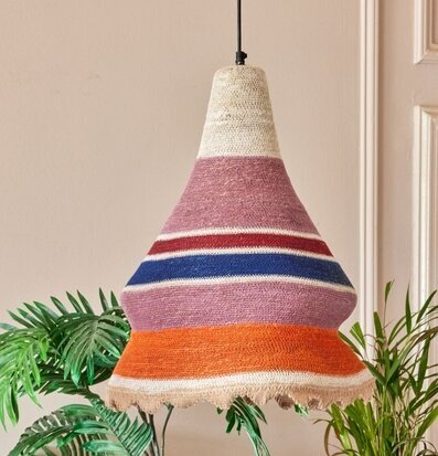 Bild av unik taklampa med livfulla färger och textur