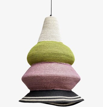 Bild av unik taklampa med färgglada lager och textur