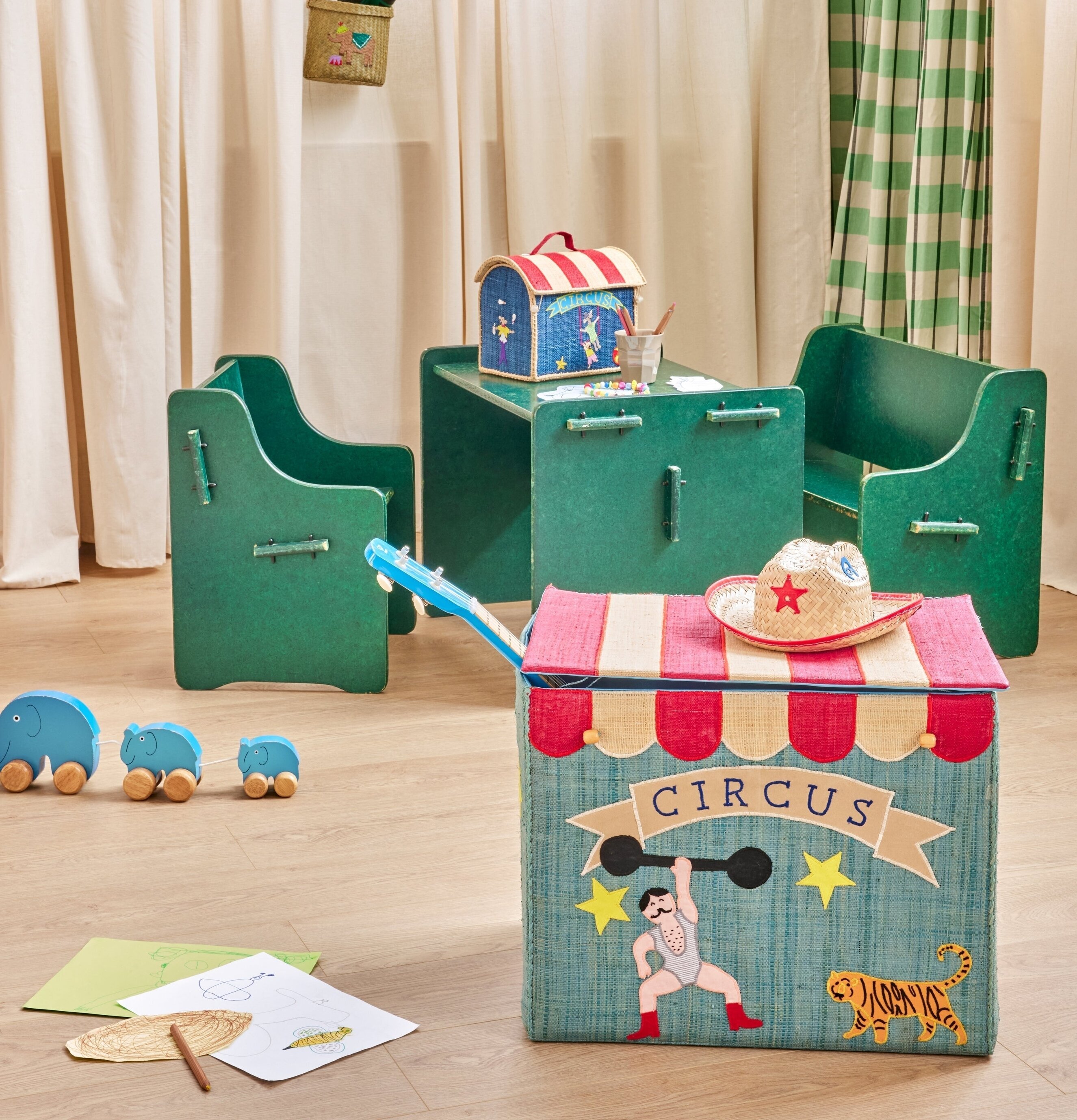 Förvaringskorg Circus Theme XL från Rice i barnrum