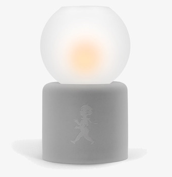 Bild av elegant värmeljuslykta med frostad glaskupa