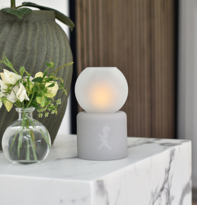 Foto av elegant inredning med värmeljuslykta