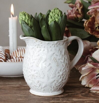 Bild av vinterinspirerad inredning med hyacinter