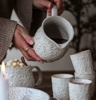 Bild av hemtrevlig keramik för mysiga vinterstunder