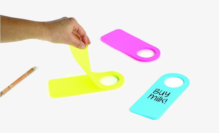 Post-It - Hook-It Cerise från Propaganda i olika färger