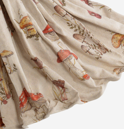 Bild av lampa med svampmönstrat tyg i varma toner