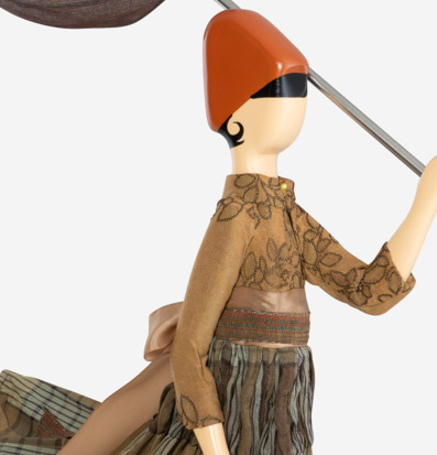 Bild av unik bordslampa med stiliserad kvinnofigur