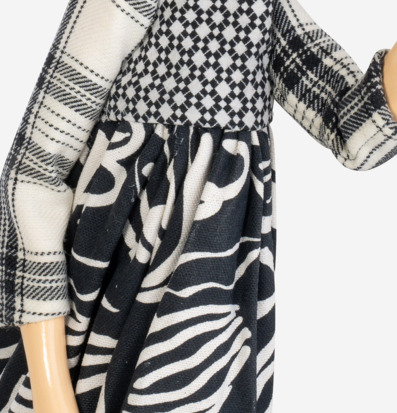 Bild av bordslampa med intrikata mönster och texturer