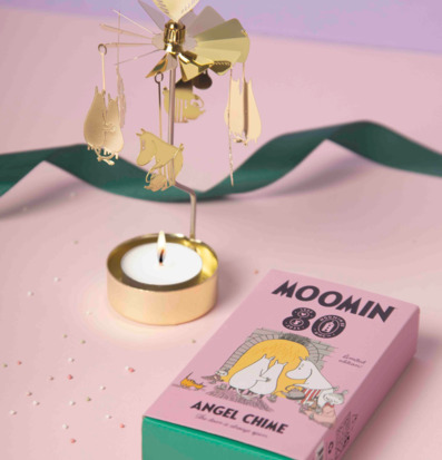 Bild av charmigt änglaspel med Muminmotiv och ljus