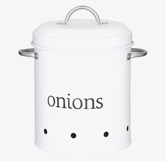 Bild av stilren vit plåtburk för lökförvaring i köket