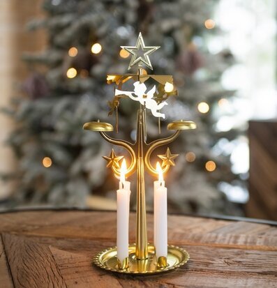 Bild av traditionellt änglaspel i julig inredning