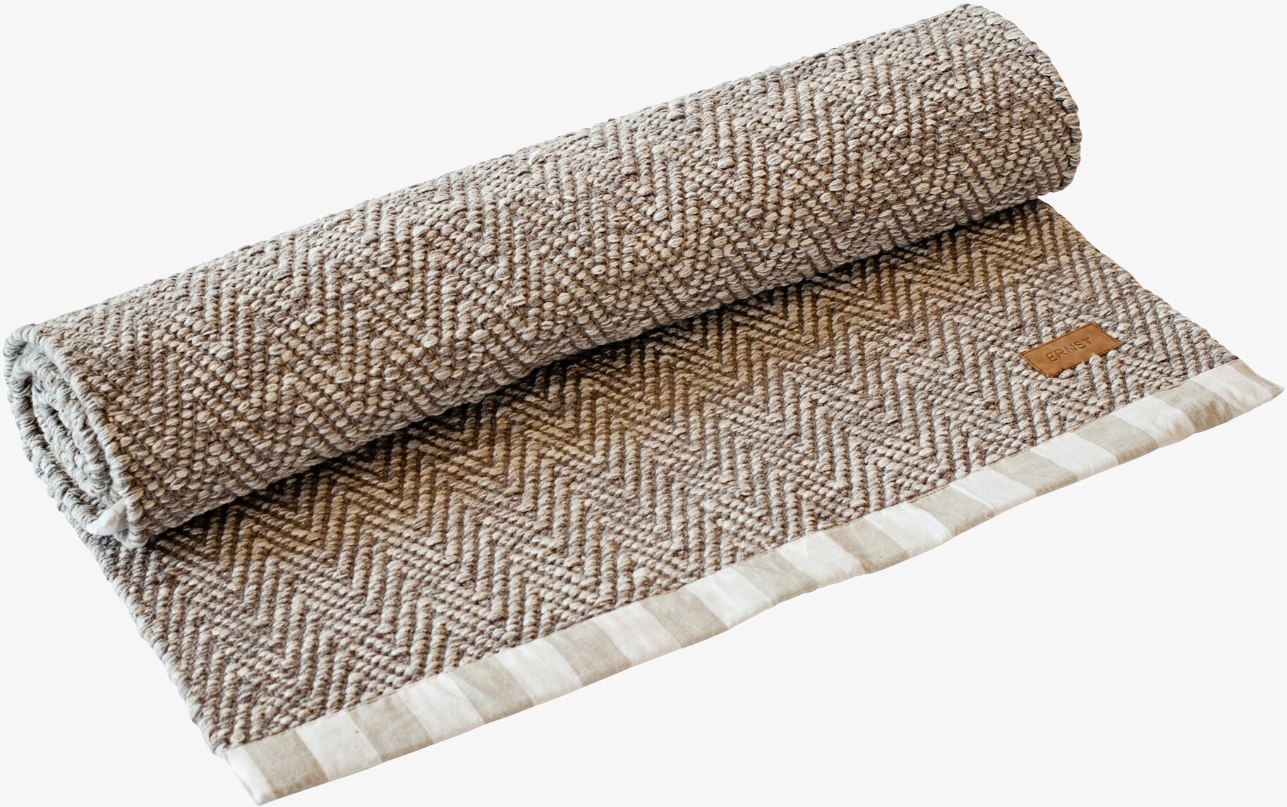 Bild av beige matta med sofistikerat zigzag-mönster