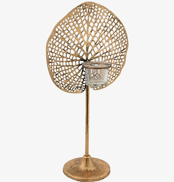 Foto av elegant ljushållare i guld med unik design