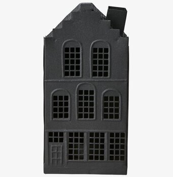 Bild av stilren ljuslykta i form av ett miniatyrhus