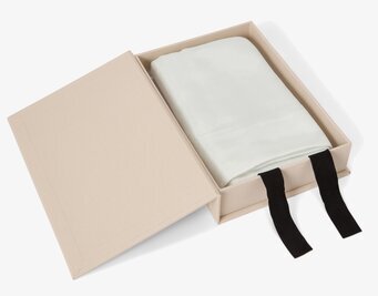 Bild av brandfilt i stilren och praktisk förpackning