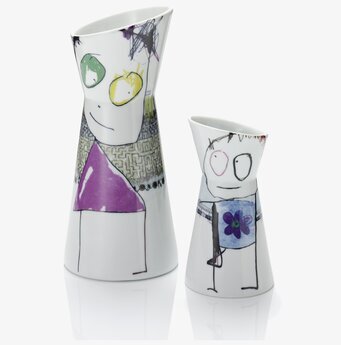 Bild av unik och lekfull vattenkaraff med färgglad design