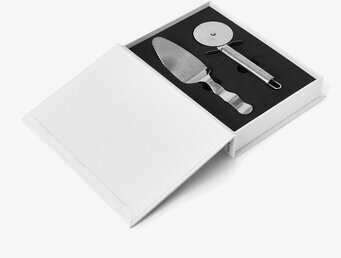 Bild av elegant förpackning med pizzaverktyg i bokform