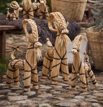 Bild av dekorativa julbockar i rustik och traditionell stil