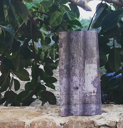 Bild av presentpåse med rustik och konstnärlig design