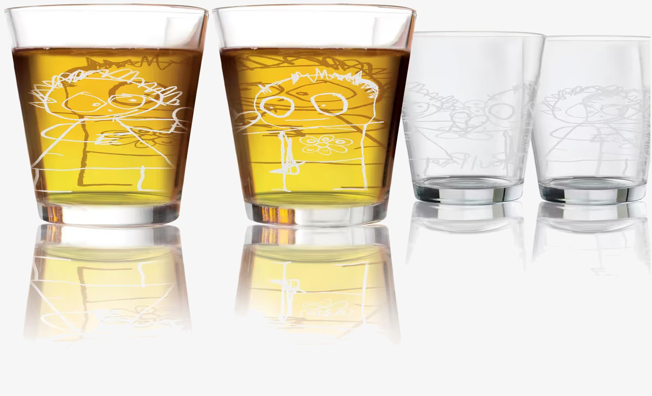 Bild av fyra glas med lekfull design och funktionalitet