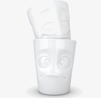 Bild av uttrycksfulla muggar med glad och förvånad min