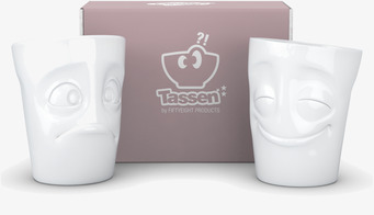 Bild av två porslinsmuggar med uttrycksfull design