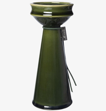 Bild av elegant mörkgrön lökvas med tidlös design