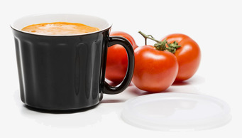 Foto av elegant och funktionell soppmugg med tomater