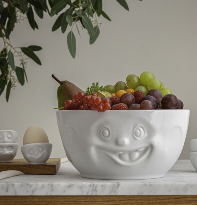 Bild av stilfullt dukat bord med färgglada frukter