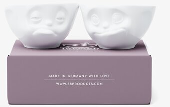 Bild av två lekfulla porslinsskålar på stilren förpackning