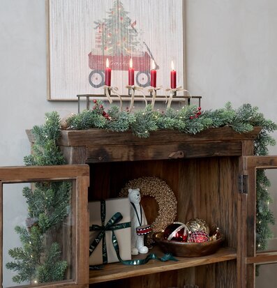 Bild av juldekorationer i en inbjudande inredningsmiljö