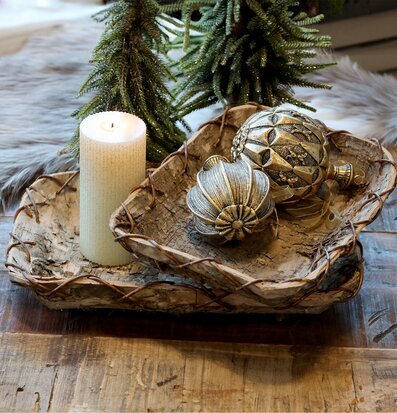 Bild av dekorativt arrangemang med rustika inslag