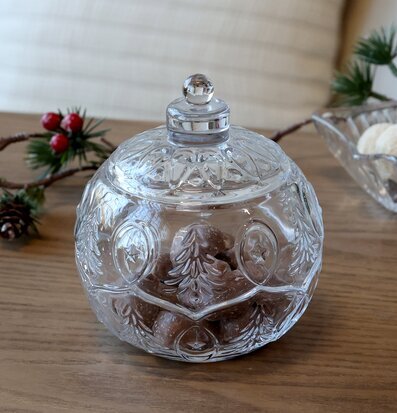 Bild av elegant dukning med dekorativ glasklar skål