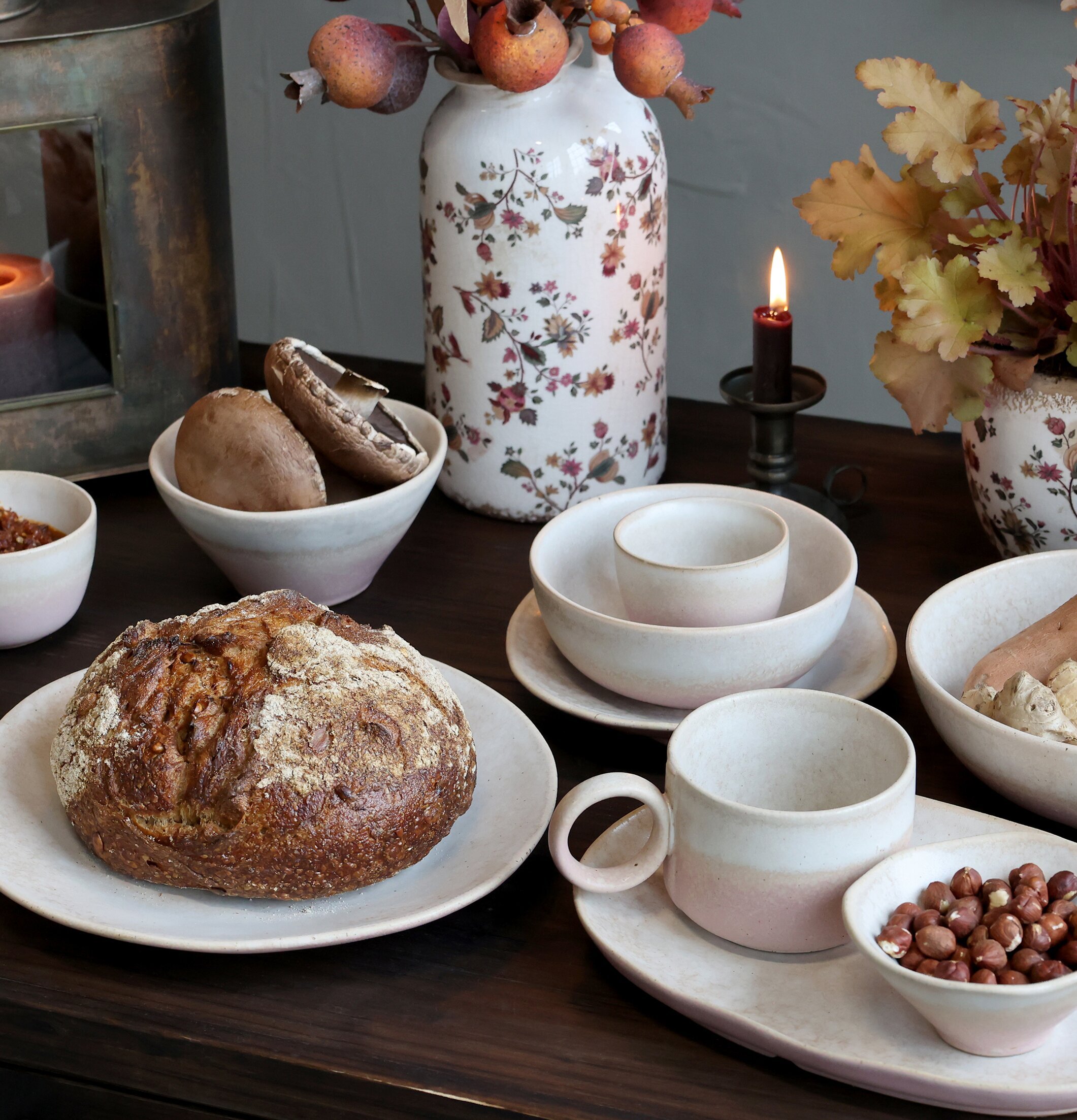 Bild av elegant dukning med rustik och inbjudande känsla