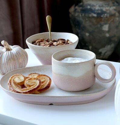 Bild av elegant bordsuppsättning med höstlig känsla