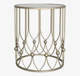 Bild av ett elegant sidobord med glasskiva och guldfinish