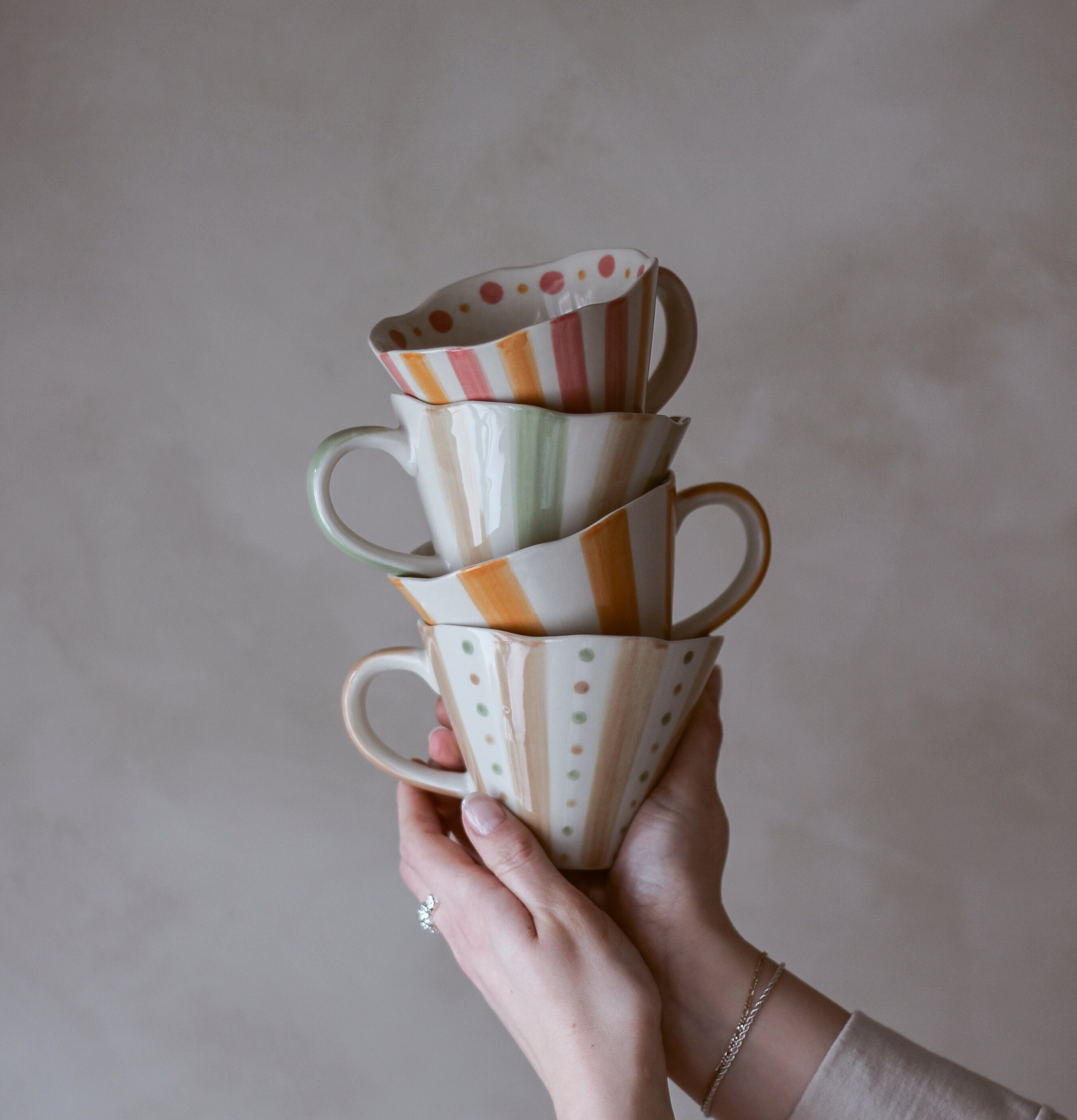 Mugg Stripes Green Taupe Dots & Taupe/Green Majas Cottage Muggar/koppar i porslin, keramik, papper eller biologiskt