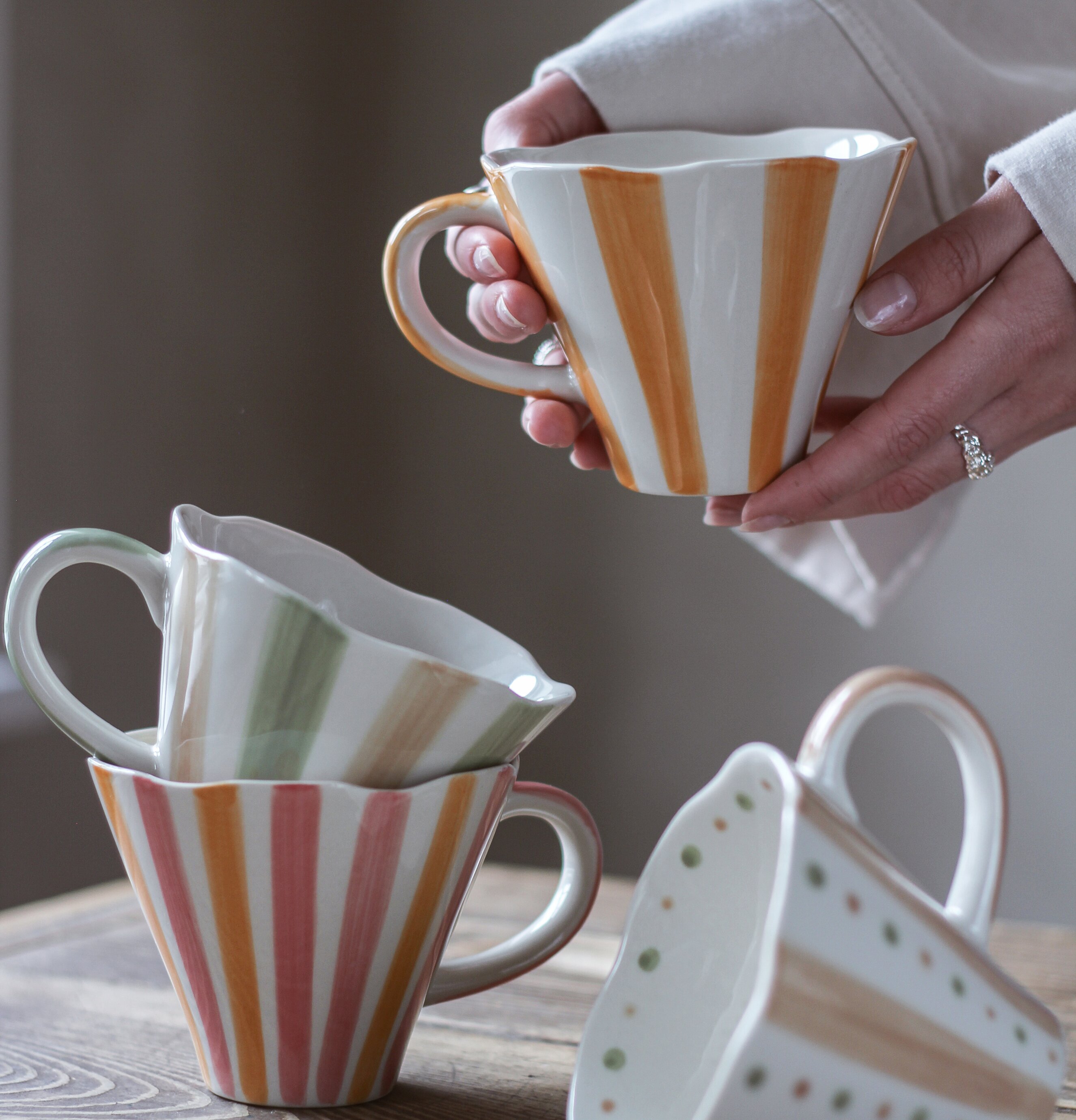 Mugg Stripes Ockra Majas Cottage Muggar/koppar i porslin, keramik, papper eller biologiskt material organiskt ekologiskt Termomuggar