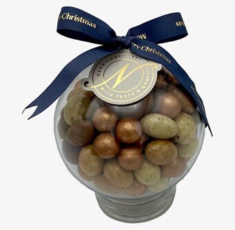 Bild av elegant chokladförpackning med julkänsla