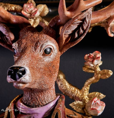 Bild av unik ljusstake med detaljerade hjorthorn