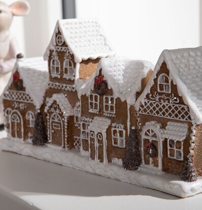 Bild av pepparkakshus med LED-belysning och musfigur